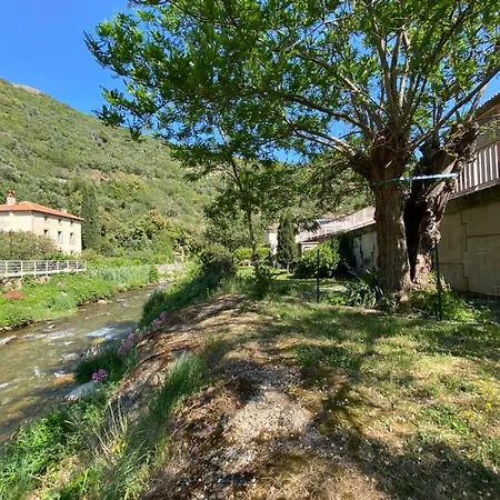 Bijou Surdespine Historic 4 Cathar Chateaux Lastours 3 Star Air Conditioned Riverside Garden Apartment Lastours