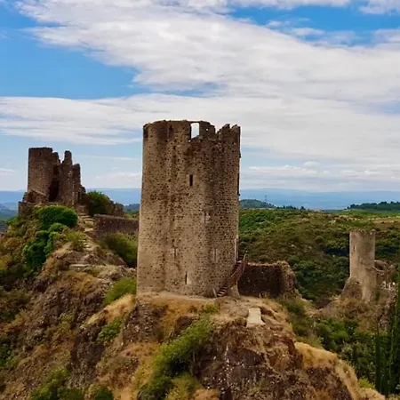 Bijou SURDESPINE air conditioned 100m to Historic 4 Cathar Châteaux Lastours access to a very pretty riverside garden!! * Lastours