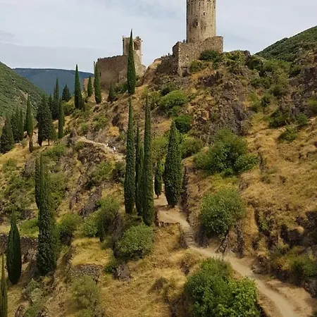 Bijou SURDESPINE air conditioned 100m to Historic 4 Cathar Châteaux Lastours access to a very pretty riverside garden!!