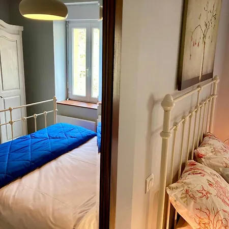 Bijou SURDESPINE air conditioned 100m to Historic 4 Cathar Châteaux Lastours access to a very pretty riverside garden!!
